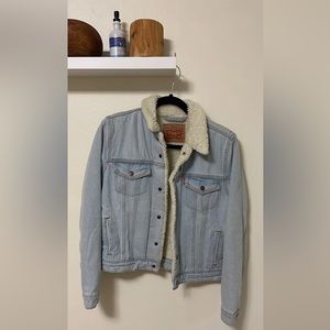 Levi’s Sherpa denim jacket - size small